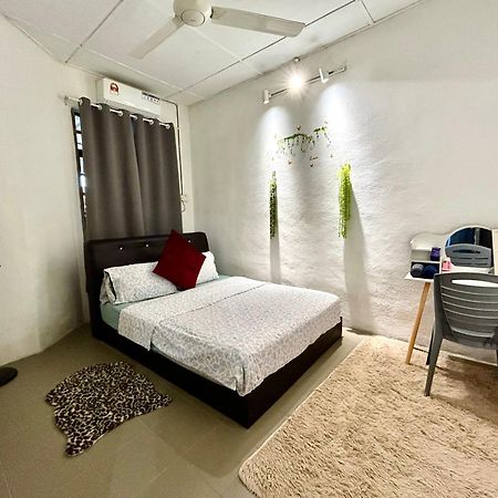 Entire 33 Cozy House • 3 Bedroom @ Alma 메르타잠 외부 사진