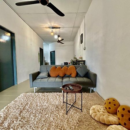 Entire 33 Cozy House • 3 Bedroom @ Alma 메르타잠 외부 사진