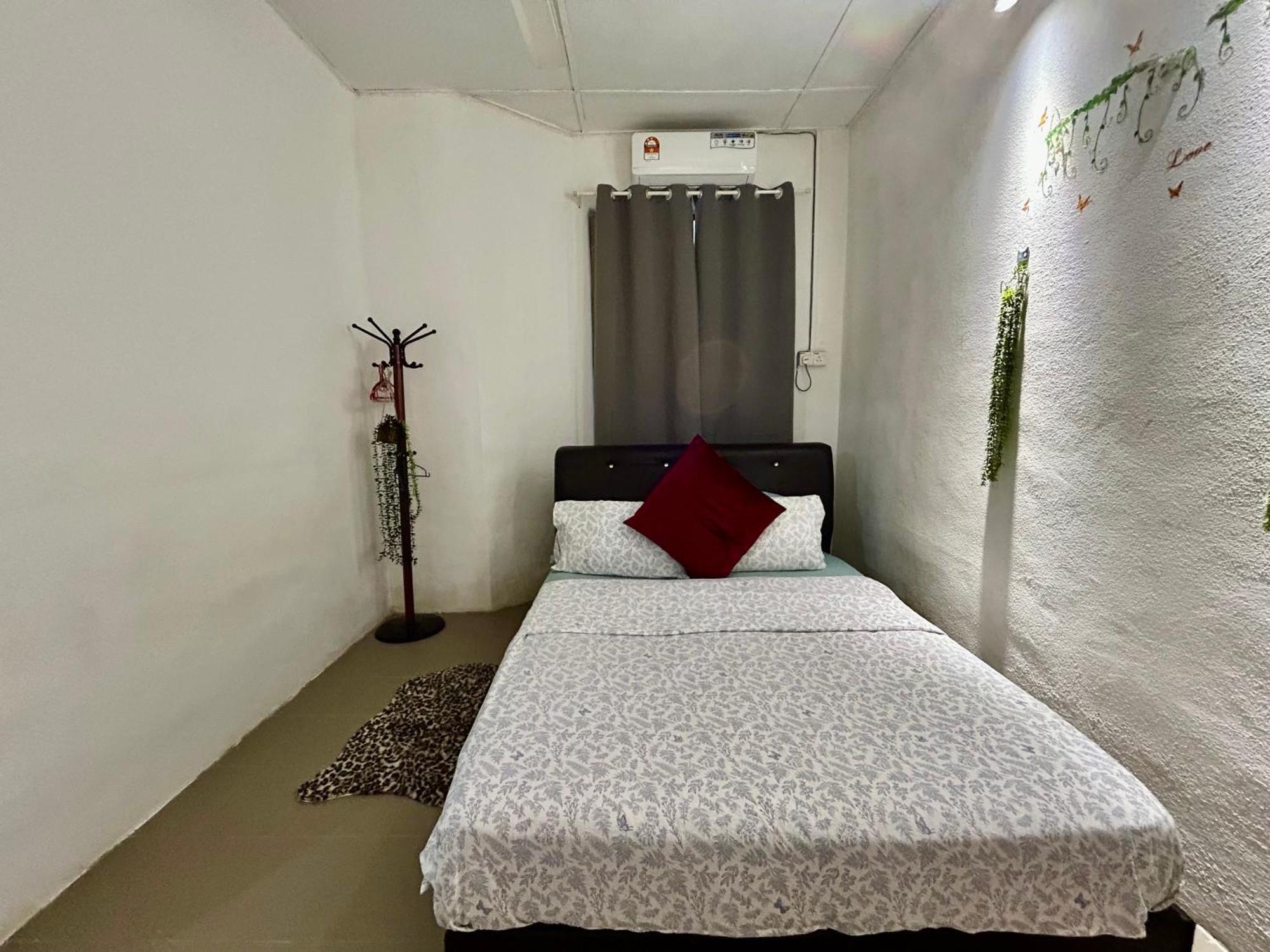 Entire 33 Cozy House • 3 Bedroom @ Alma 메르타잠 외부 사진