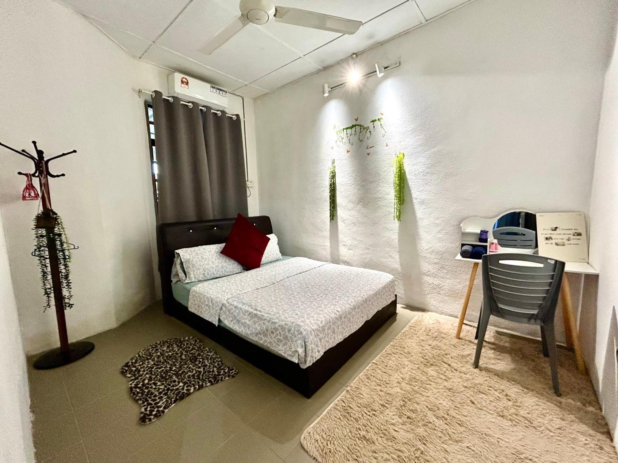 Entire 33 Cozy House • 3 Bedroom @ Alma 메르타잠 외부 사진